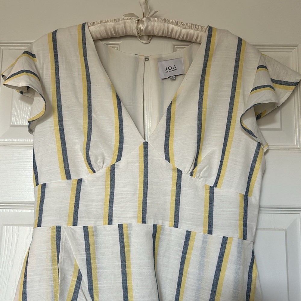 JOA Striped V-Neck Ruffle Dress - Picture 4 of 7